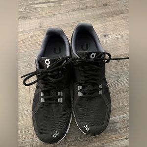 On Cloud Women’s shoes